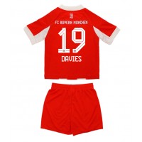 Echipament fotbal Bayern Munich Alphonso Davies #19 Tricou Acasa 2025-26 pentru copii maneca scurta (+ Pantaloni scurti)
