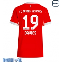 Echipament fotbal Bayern Munich Alphonso Davies #19 Tricou Acasa 2025-26 pentru femei maneca scurta