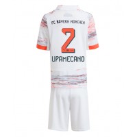Echipament fotbal Bayern Munich Dayot Upamecano #2 Tricou Deplasare 2025-26 pentru copii maneca scurta (+ Pantaloni scurti)