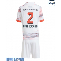 Echipament fotbal Bayern Munich Dayot Upamecano #2 Tricou Deplasare 2025-26 pentru copii maneca scurta (+ Pantaloni scurti)