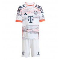 Echipament fotbal Bayern Munich Josip Stanisic #44 Tricou Deplasare 2025-26 pentru copii maneca scurta (+ Pantaloni scurti)