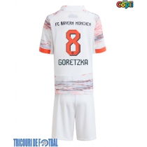 Echipament fotbal Bayern Munich Leon Goretzka #8 Tricou Deplasare 2025-26 pentru copii maneca scurta (+ Pantaloni scurti)