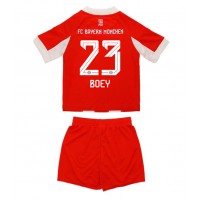 Echipament fotbal Bayern Munich Sacha Boey #23 Tricou Acasa 2025-26 pentru copii maneca scurta (+ Pantaloni scurti)