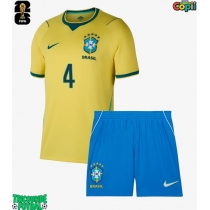 Echipament fotbal Brazilia Marquinhos #4 Tricou Acasa Mondial 2026 pentru copii maneca scurta (+ Pantaloni scurti)