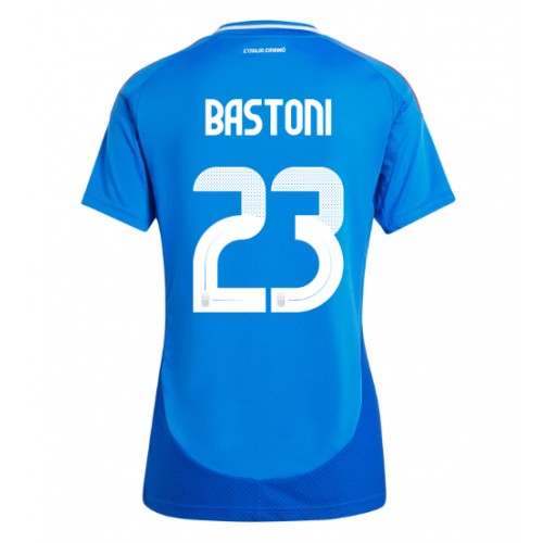 Echipament fotbal Italia Alessandro Bastoni #23 Tricou Acasa European 2024 pentru femei maneca scurta Echipament fotbal Italia Alessandro Bastoni #23 Tricou Acasa European 2024 pentru femei maneca scurta