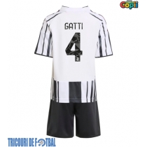 Echipament fotbal Juventus Federico Gatti #4 Tricou Acasa 2025-26 pentru copii maneca scurta (+ Pantaloni scurti)