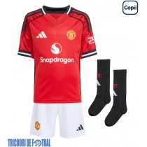 Echipament fotbal Manchester United Luke Shaw #23 Tricou Acasa 2025-26 pentru copii maneca scurta (+ Pantaloni scurti)