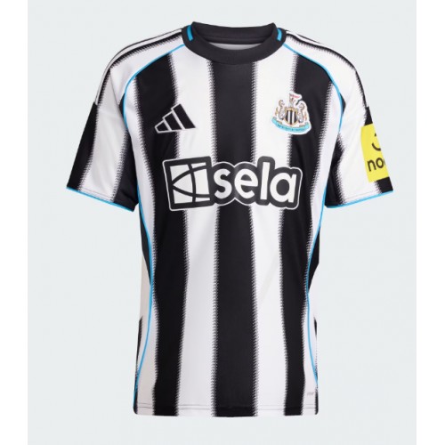 Echipament fotbal Newcastle United Tino Livramento #21 Tricou Acasa 2025-26 maneca scurta Echipament fotbal Newcastle United Tino Livramento #21 Tricou Acasa 2025-26 maneca scurta
