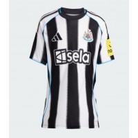 Echipament fotbal Newcastle United Tino Livramento #21 Tricou Acasa 2025-26 pentru femei maneca scurta