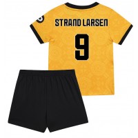 Echipament fotbal Wolves Jorgen Strand Larsen #9 Tricou Acasa 2025-26 pentru copii maneca scurta (+ Pantaloni scurti)